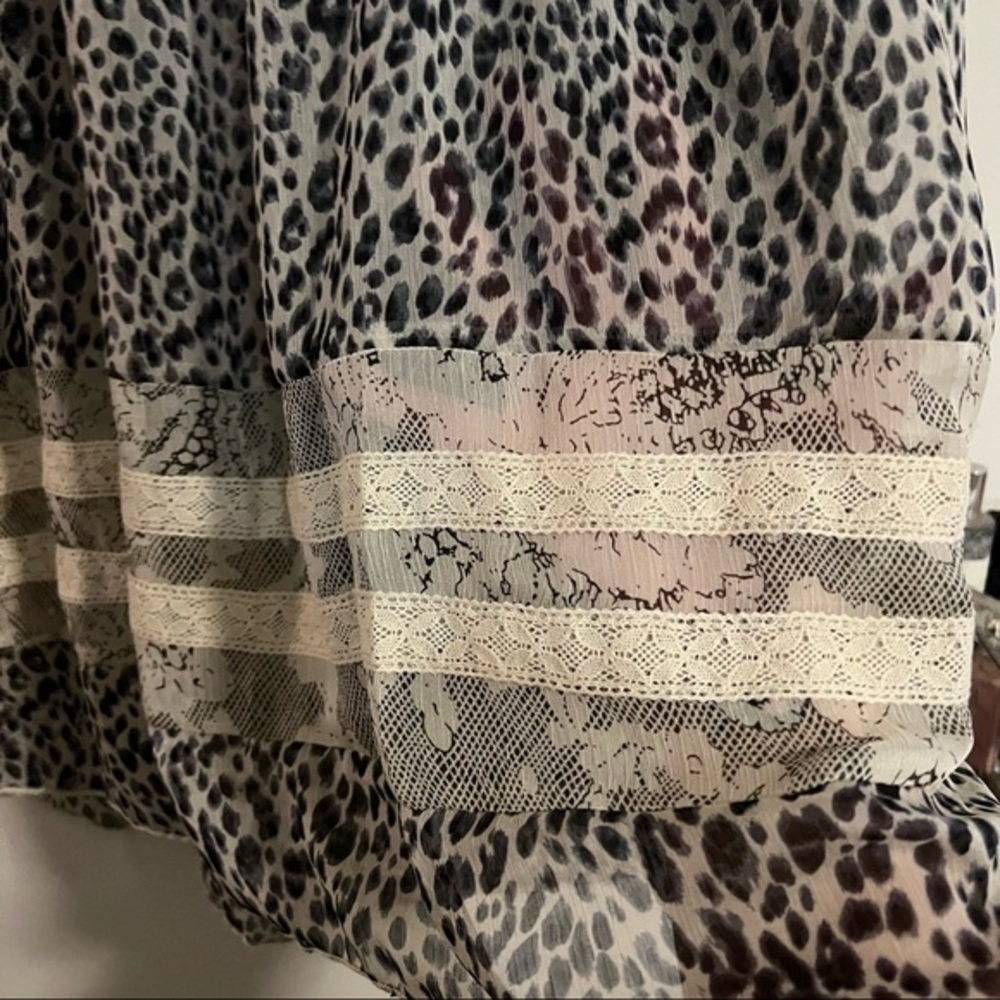 Apricot Lane Sheer Lace Tank - Picture 2 of 6